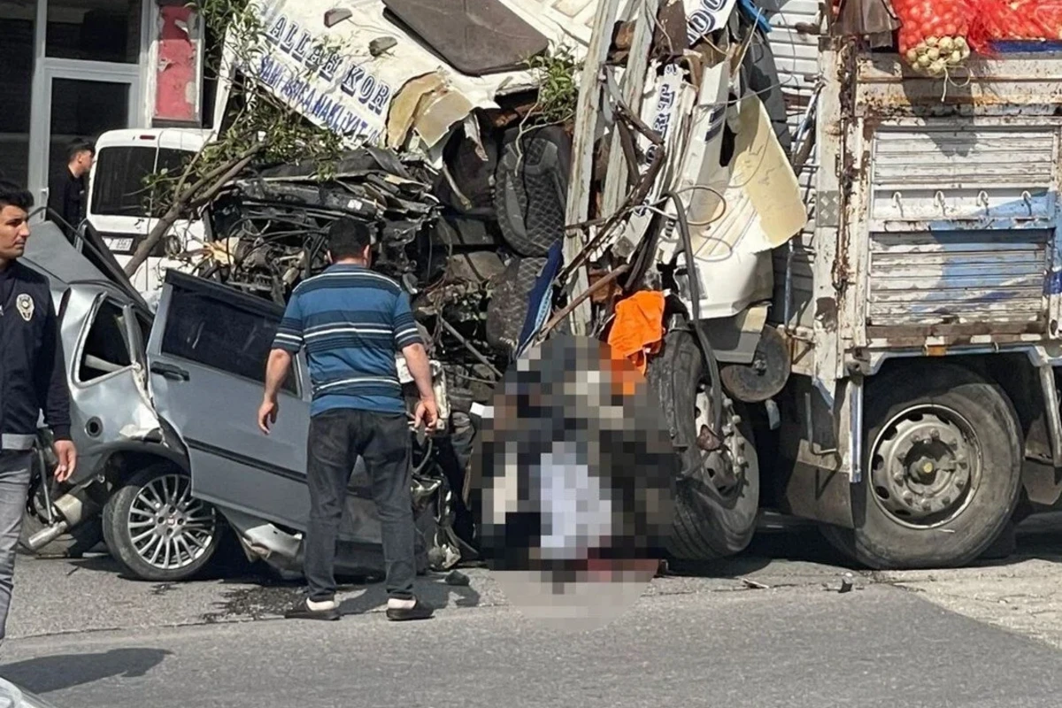 Türkiyədə ağır qəza: Yük maşını avtomobillərə çırpıldı - FOTO