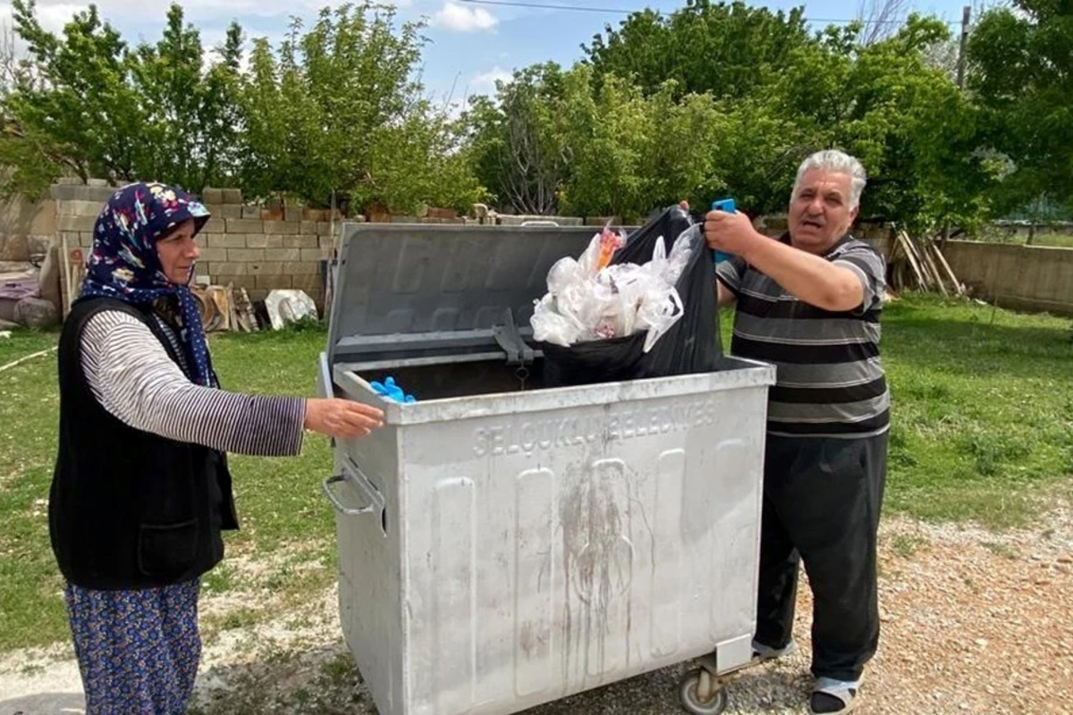 Qadının itirdiyi 400 000 zibil qutusundan tapıldı - FOTO