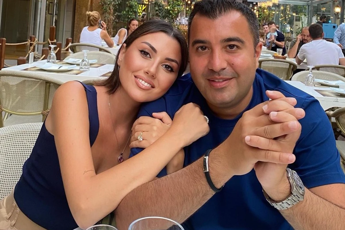 Safura həyat yoldaşı ilə toy məclisində - VİDEO