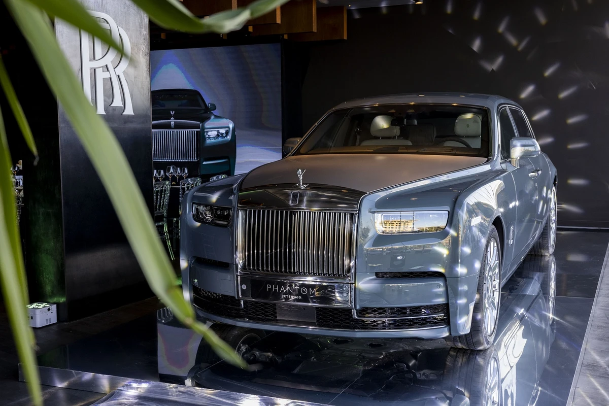 Rolls-Royce Phantomun yeni ifadəsi Gürcüstanda debüt edir - FOTO/VİDEO