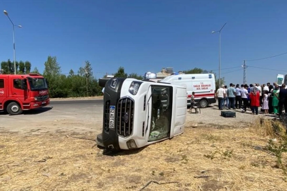 Türkiyədə mikroavtobus aşdı: Çox sayda yaralı var