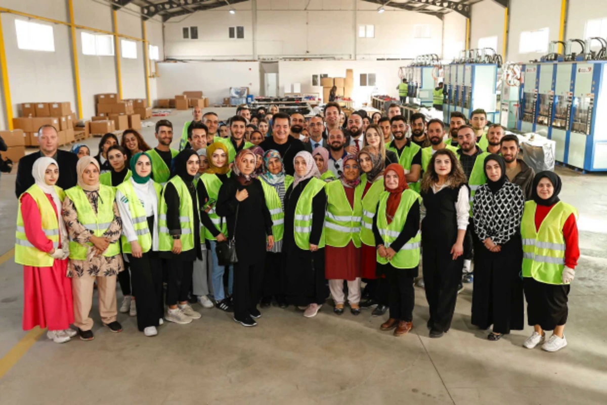 Acun Ilıcalı başmaq fabriki açdı: İşçilərinin 80 faizini qadınlar təşkil edəcək - FOTO