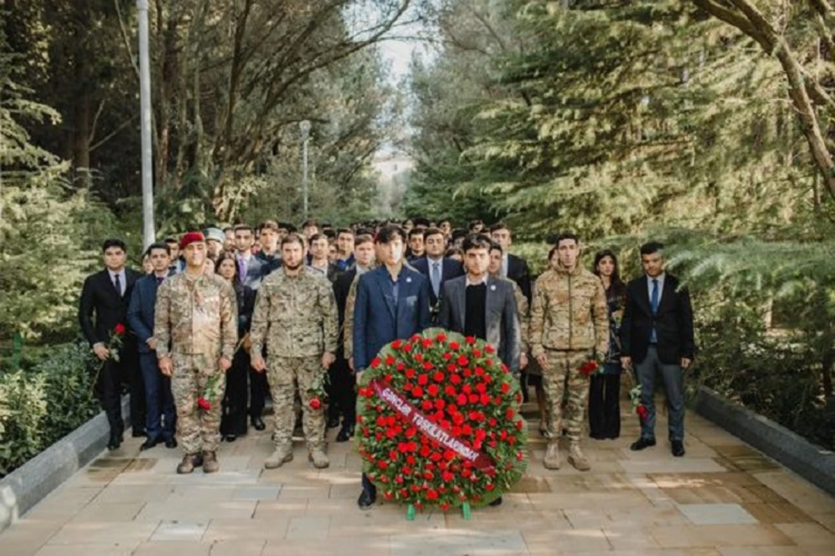 Gənclər təşkilatları Zəfər Günü və Dövlət Bayrağı Günü ilə bağlı tədbirlər keçiriblər - FOTO