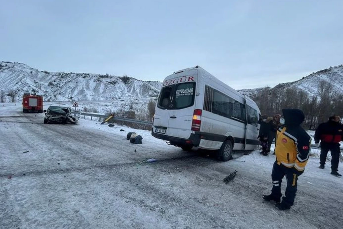 Sivasda dəhşətli qəza - 26 nəfər yaralanıb - FOTO