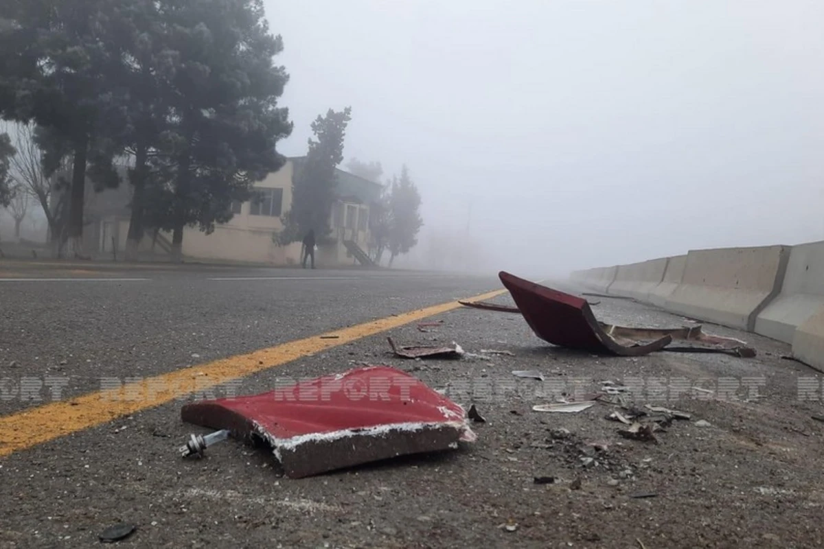 Bakıda yol qəzası olub, avtomobil marketin şüşəsinə çırpılıb