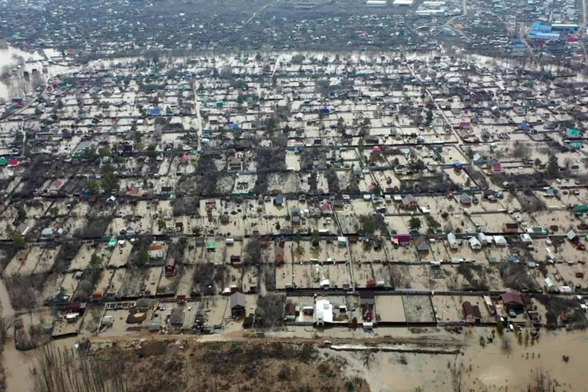 Orenburqda bir gecədə daha 361 ev su altında qalıb