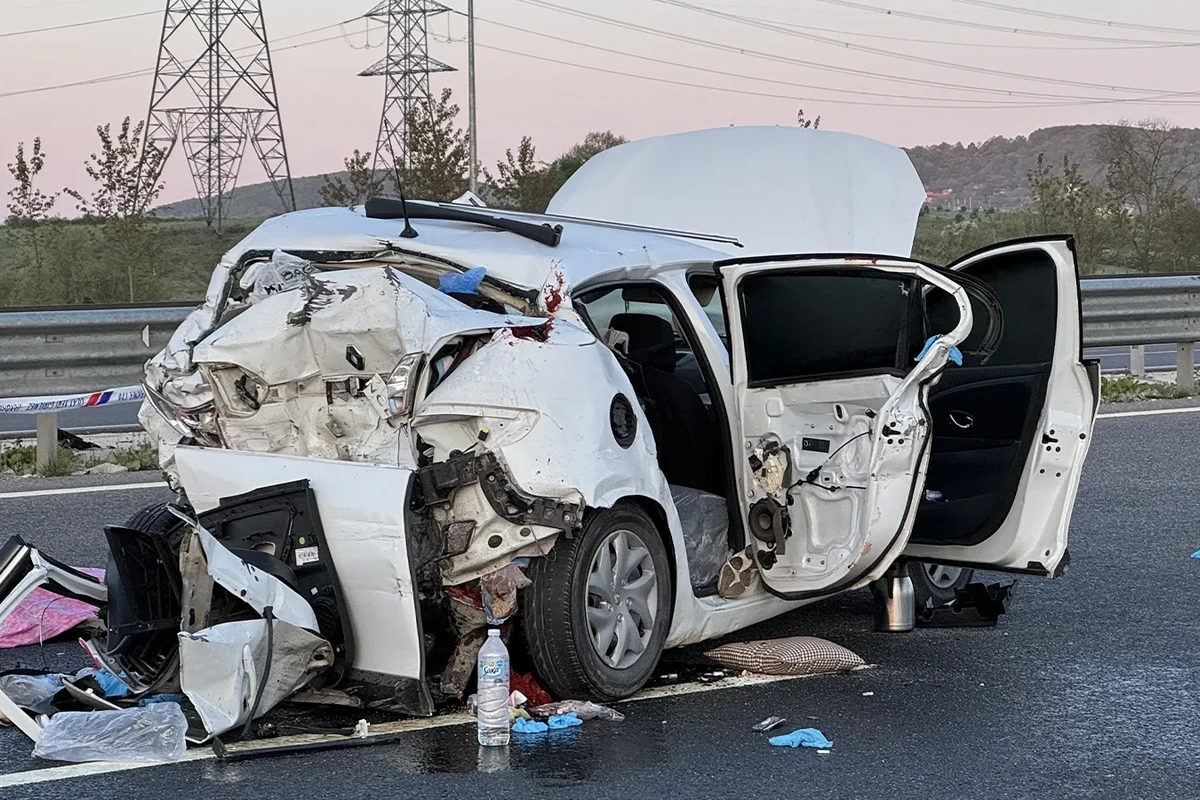 Bayram ziyarətindən qayıdan ailə qəzaya düşdü: Ölən və yaralananlar var - FOTO