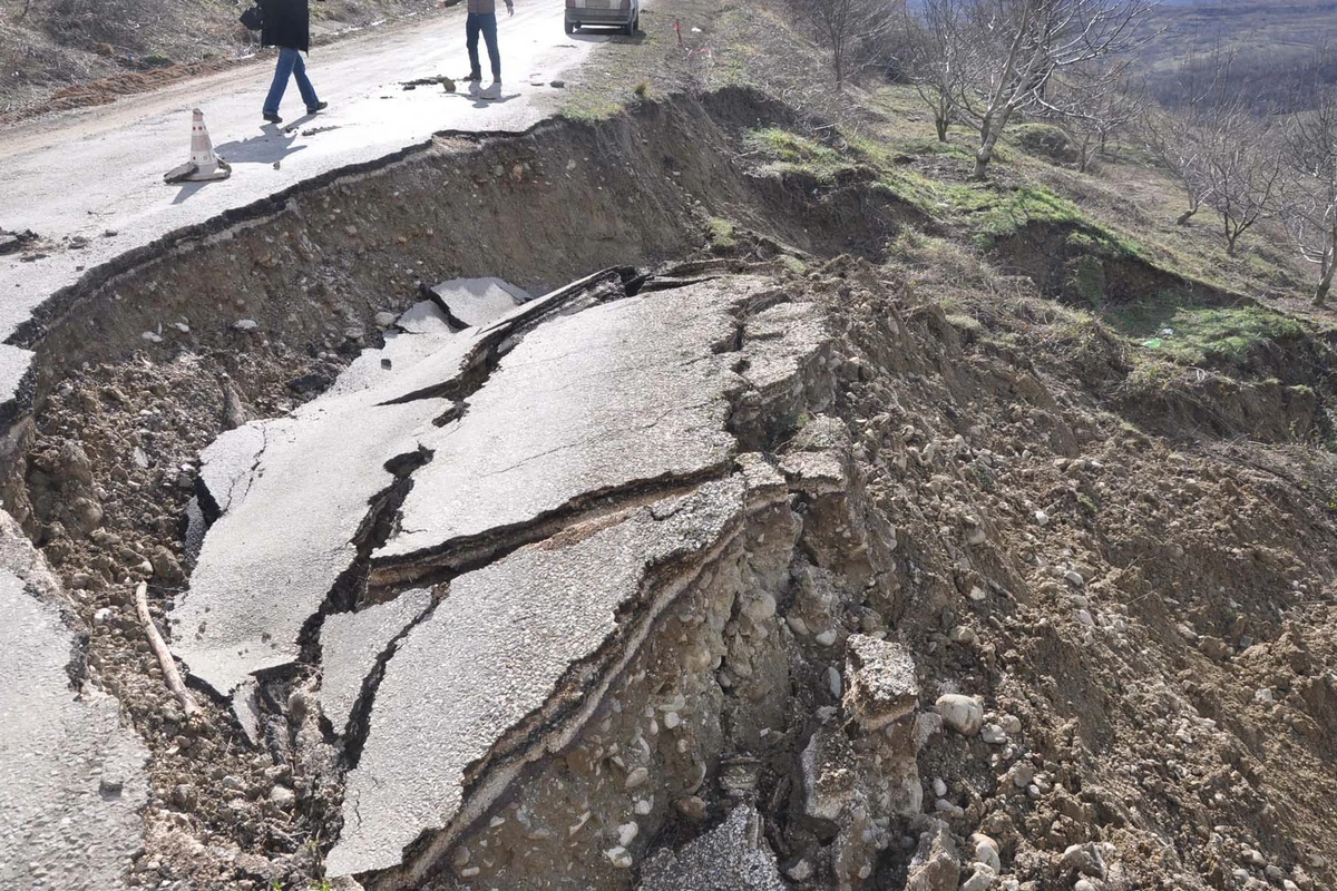 Ermənistanın Azərbaycanla sərhəddəki kəndində torpaq sürüşməsi baş verib