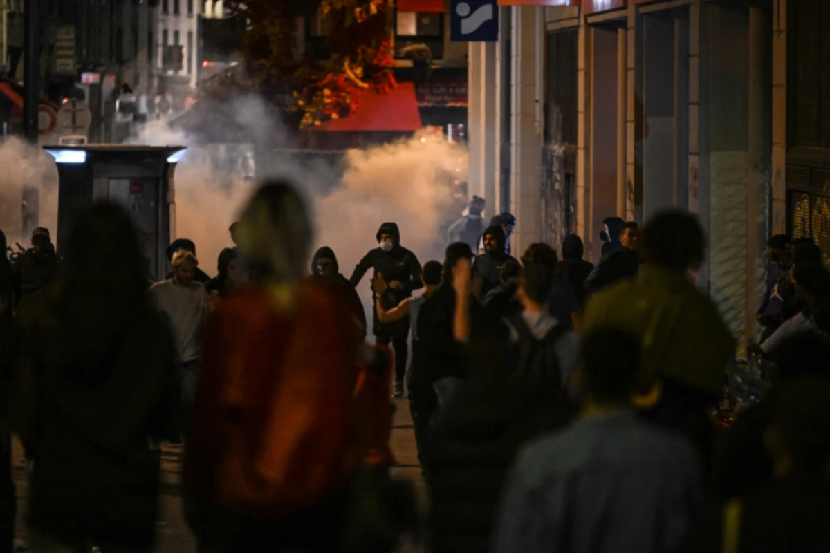 Paris alov içində! Solçuların seçki zəfərini qeyd edən qruplar polislə toqquşub - FOTOLAR