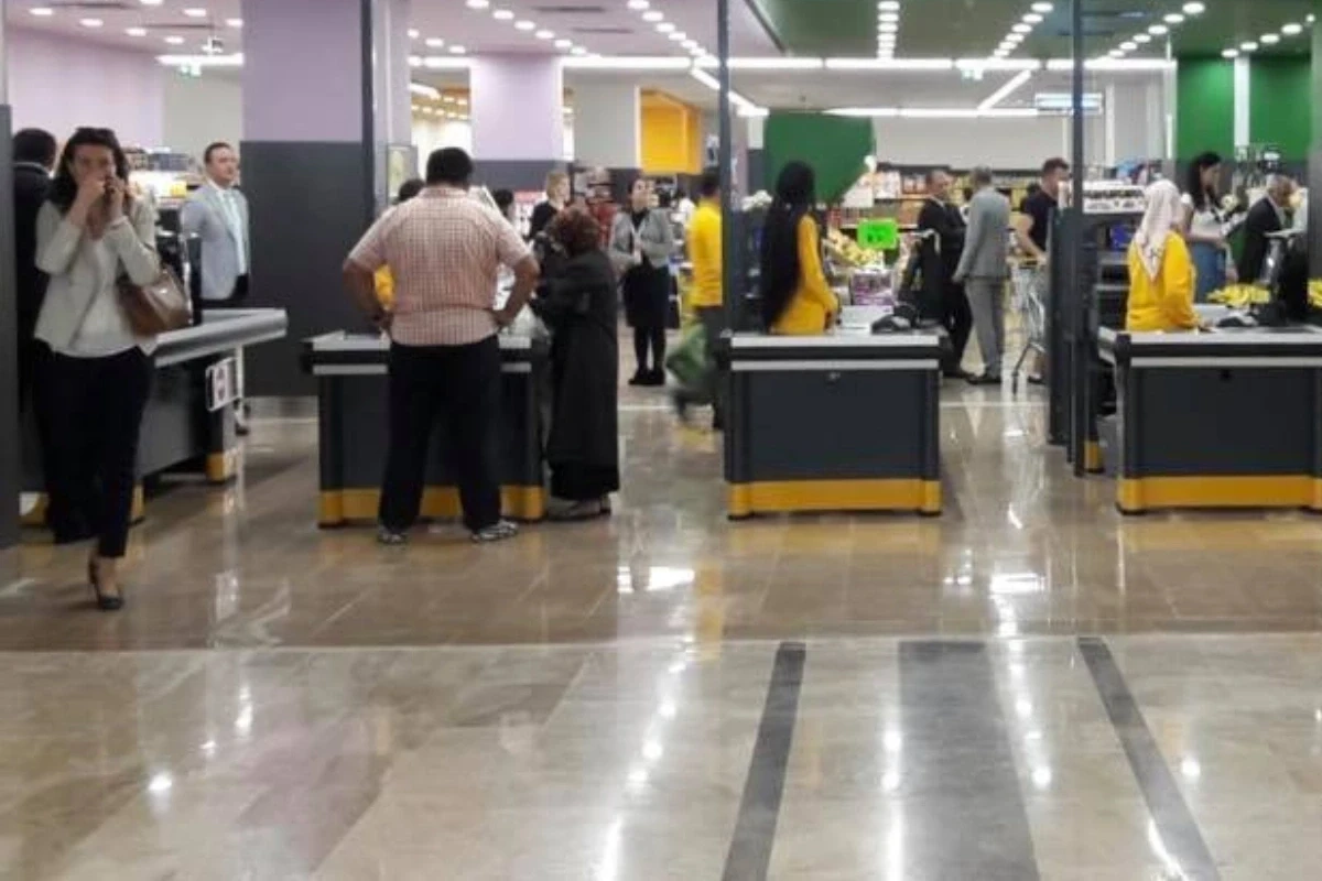 Supermarketin yaxınlığında QƏTL: 50 manata görə ürəyindən bıçaqlandı