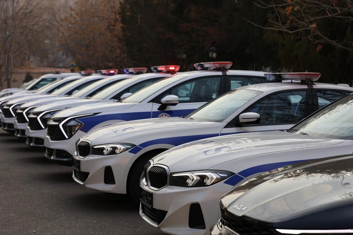 Naxçıvan polisinə yeni avtomobillər verildi