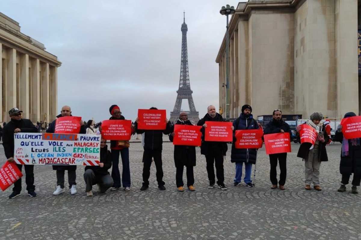 Parisdə Fransanın müstəmləkəçilik siyasətinə qarşı aksiya keçirilib