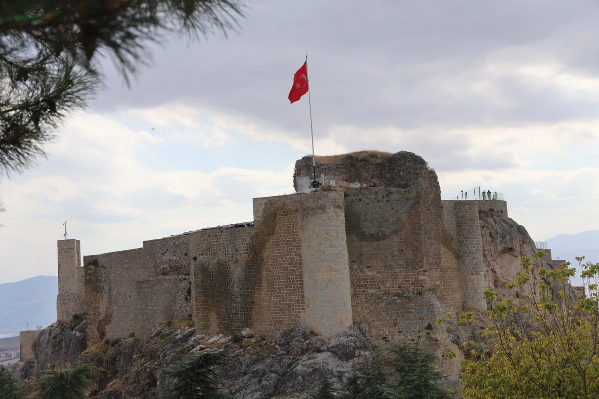 4 böyük zəlzələ görən 5 min illik tarixi məhəllə - Bir daşı belə tərpənməyib