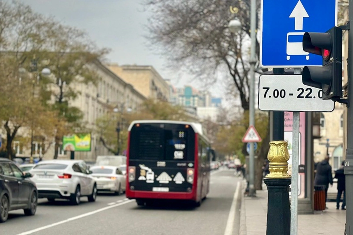 Bakıda daha bir ərazidə avtobus zolağı ilə bağlı yol nişanı quraşdırılıb