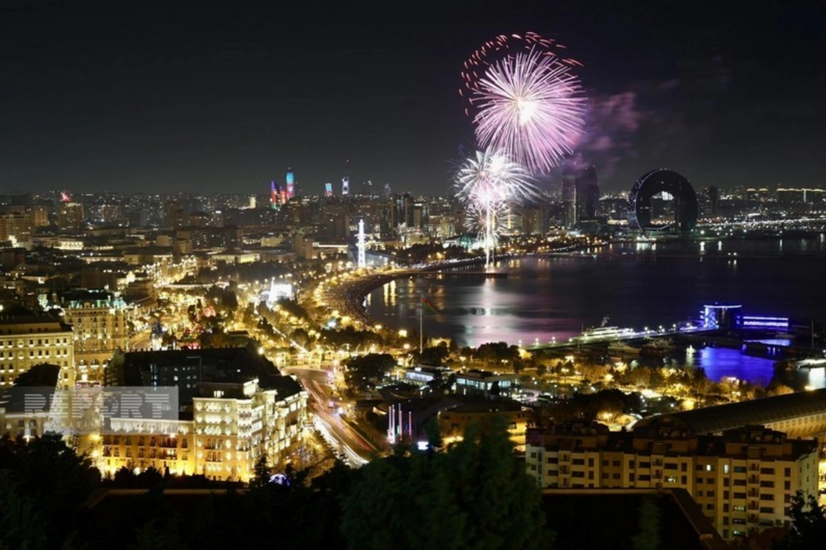 Bakıda Dünya Azərbaycanlılarının Həmrəyliyi Günü və Yeni il atəşfəşanlığı olub