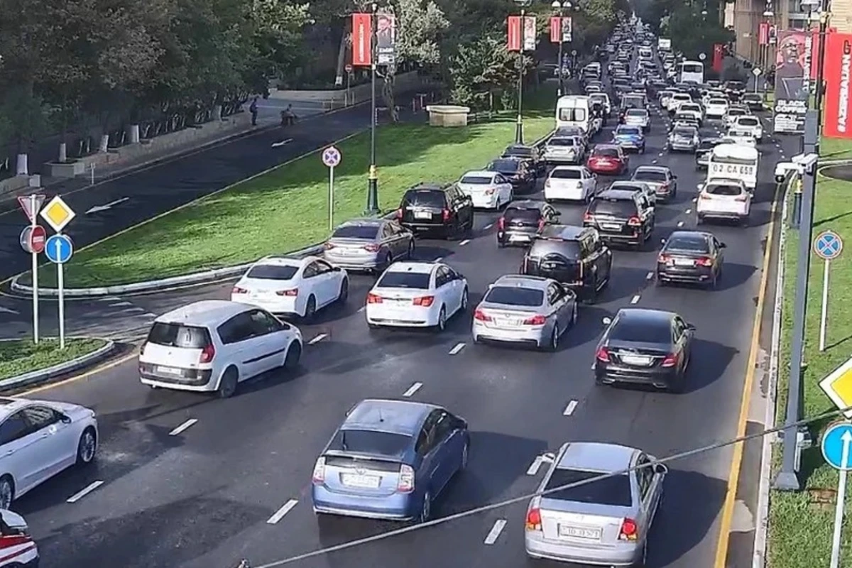 Bakıda bu yollarda tıxac yaranıb