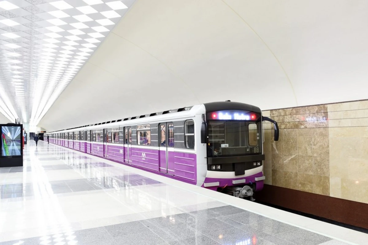 Bakı metrosuna 2 yeni qatar gətirilib