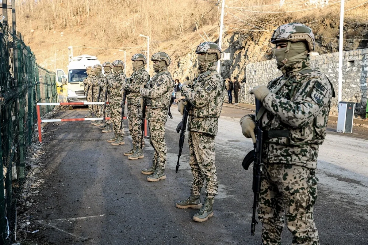 Daxili Qoşunların Baş İdarəsinin hərbi qulluqçularının maaşları dəyişib