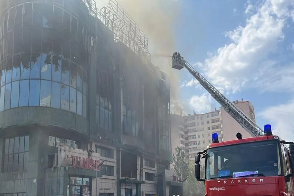 В Баку в доме торжеств вспыхнул пожар