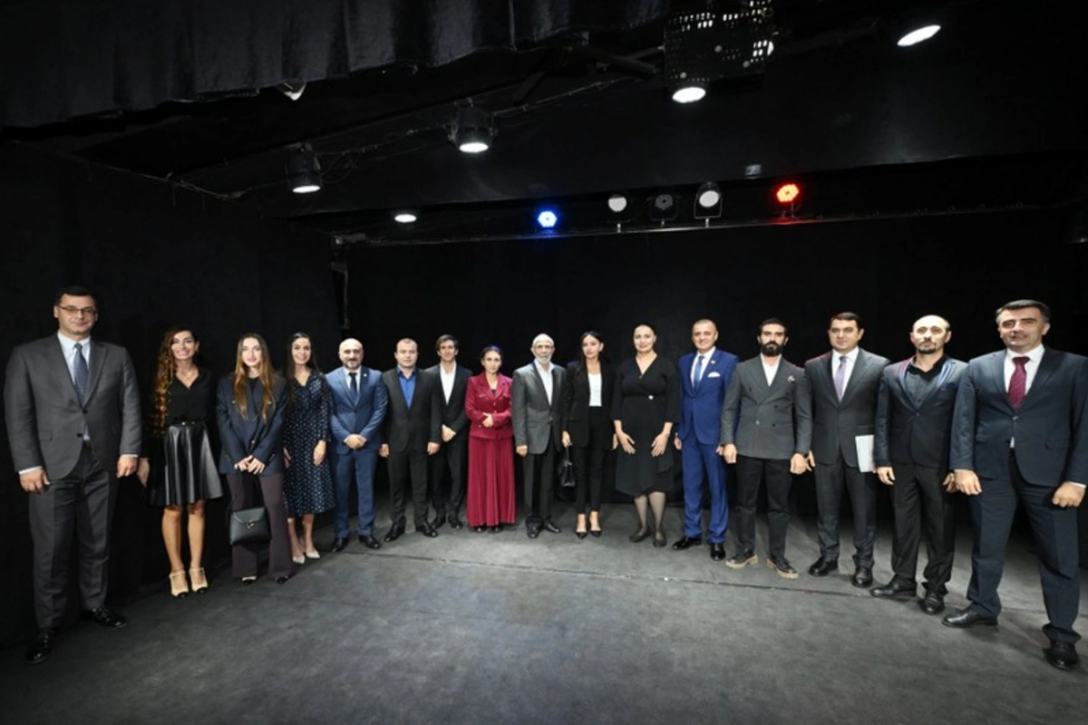 Mehriban Əliyeva Pantomim Teatrında olub