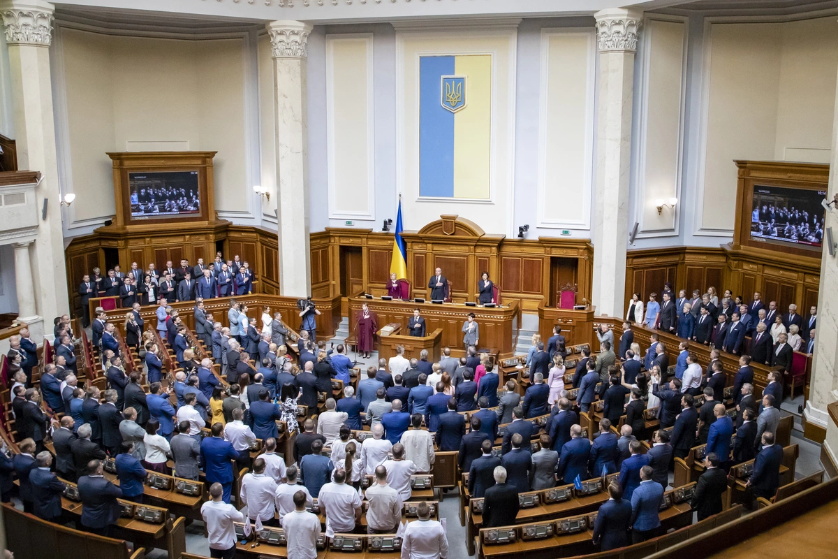 Ukrayna Parlamentindəki iclas Rusiyanın hücum iddiası səbəbindən ləğv edilib