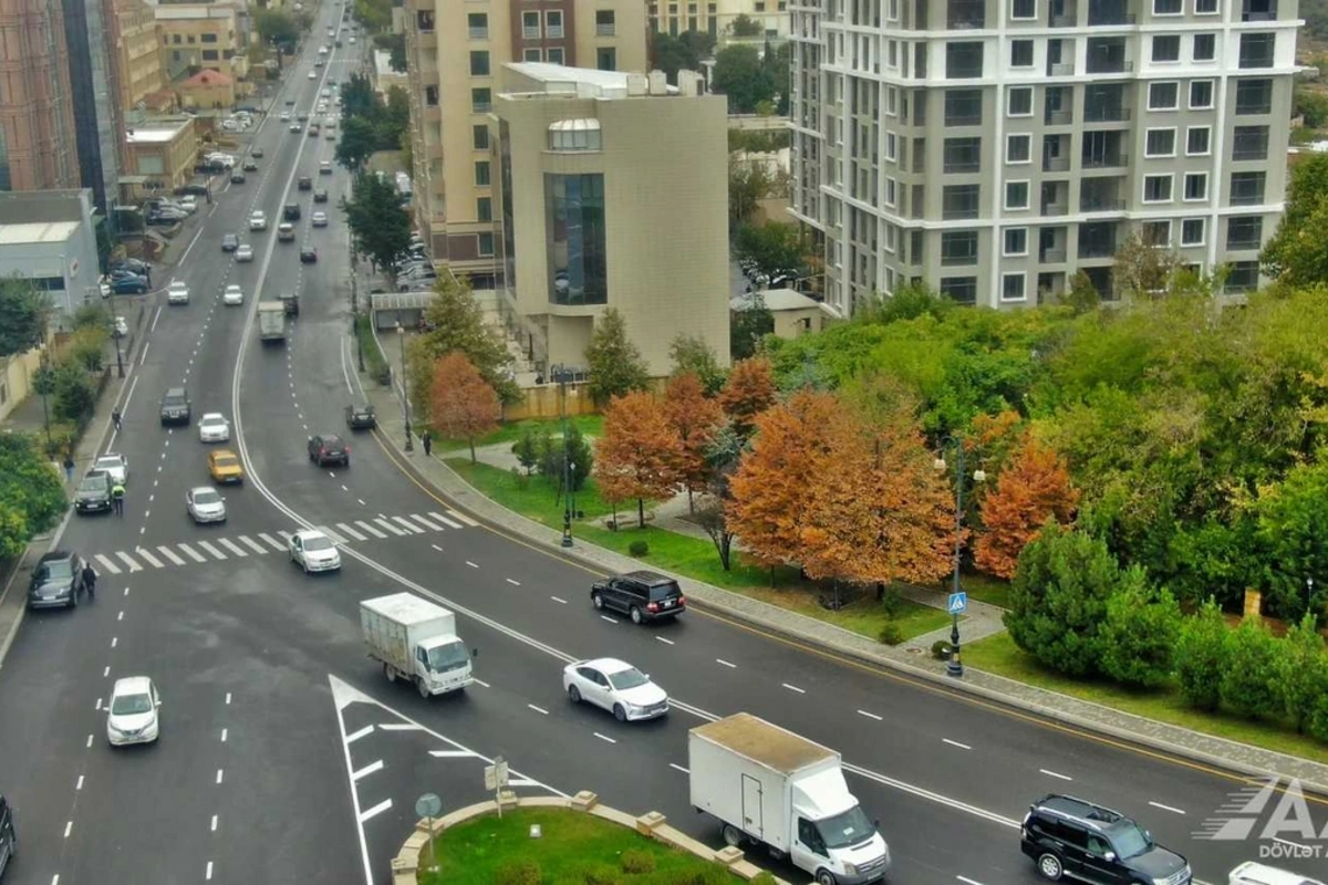 Bakıda təmir edilən yol sürücülərin istifadəsinə verildi