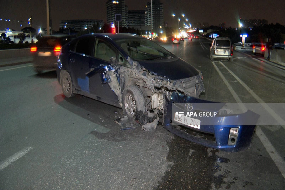 Bakı-Sumqayıt yolunda iki avtomobil toqquşub, xəsarət alan var - FOTO