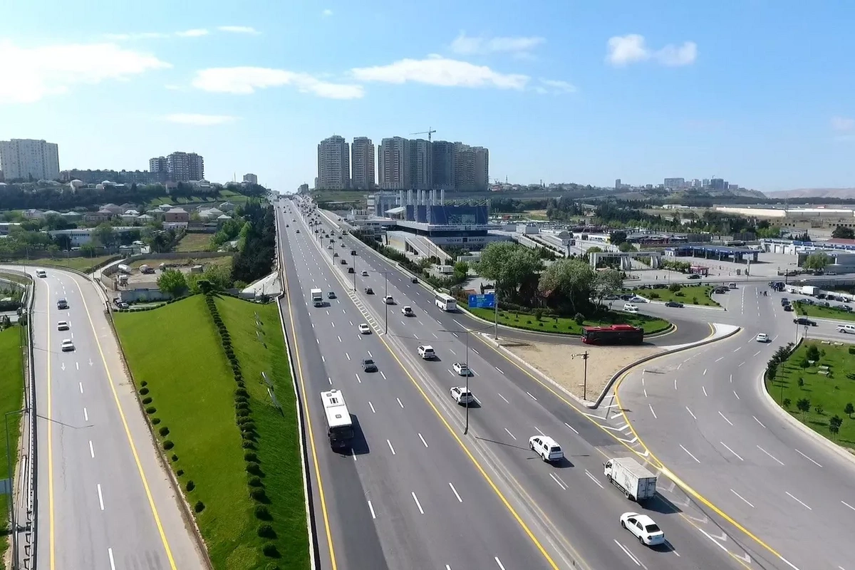 Bakı-Sumqayıt yolundakı tıxaca əlac tapıldı - Park and Ride paytaxtın əsas problemini həll edəcək?