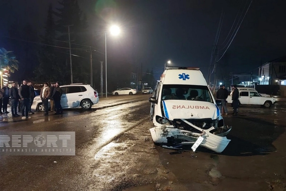 Lənkəranda təcili yardım avtomobili qəzaya düşüb: Yaralılar var