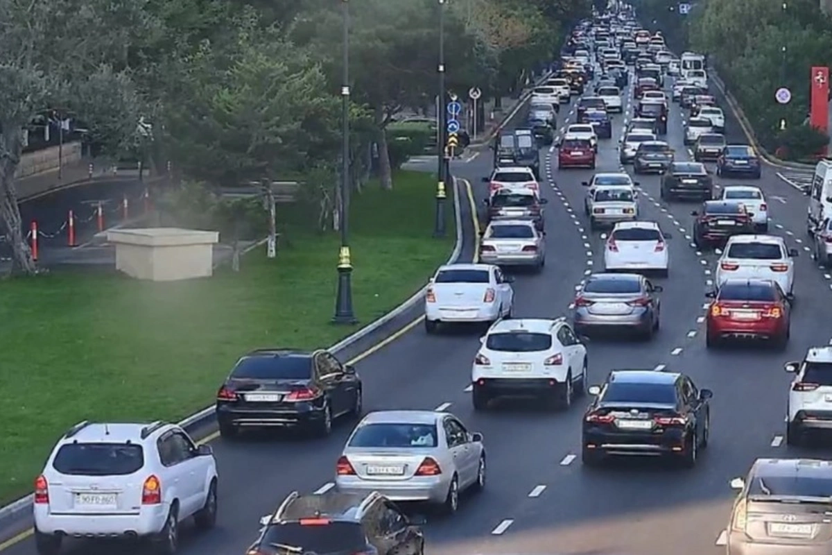 Bakıda tıxac olan yollar açıqlanıb