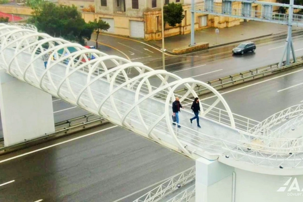 Aeroport yolunda yeni piyada keçidi inşa edildi