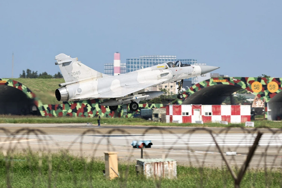 Çinin təlimləri Tayvanı qorxuya saldı -  F-16lar hazır vəziyyətə gətirildi