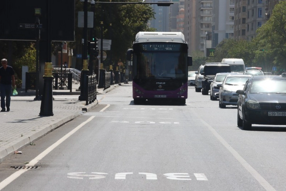 Bakının 29 küçə və prospektində xüsusi hərəkət zolağı təşkil edib