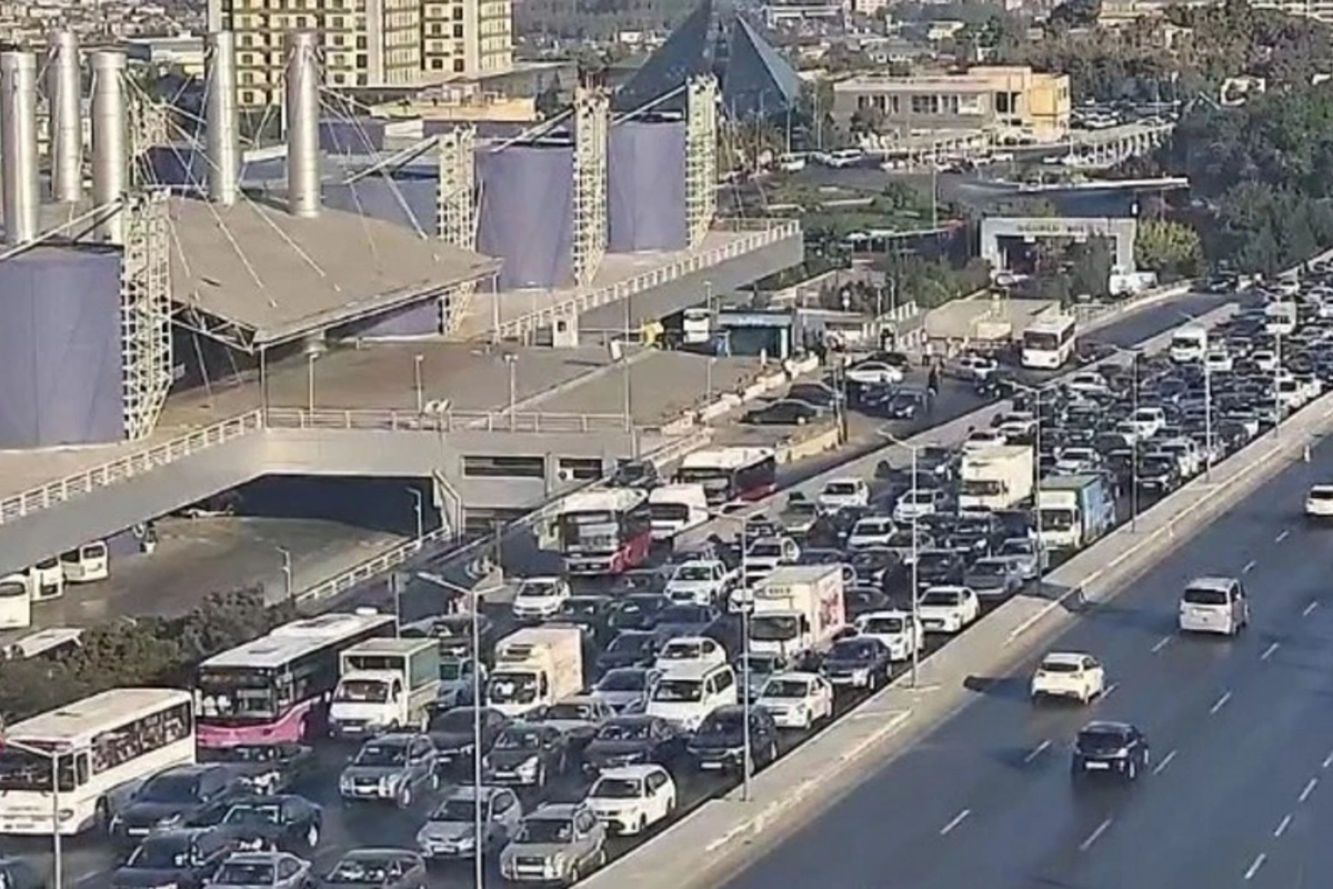 Bakıda tıxac olan yollar - SİYAHI