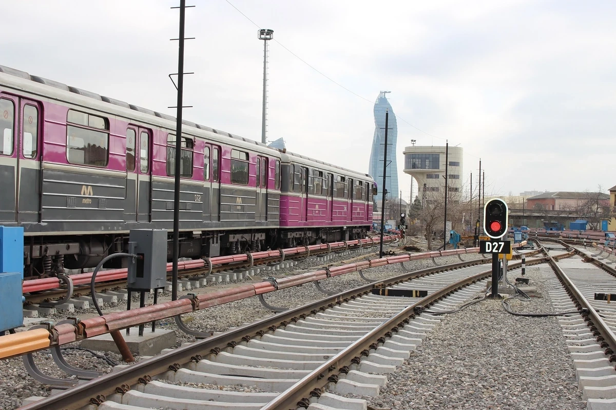 Bakıya yeni metro qatarı gətirilib