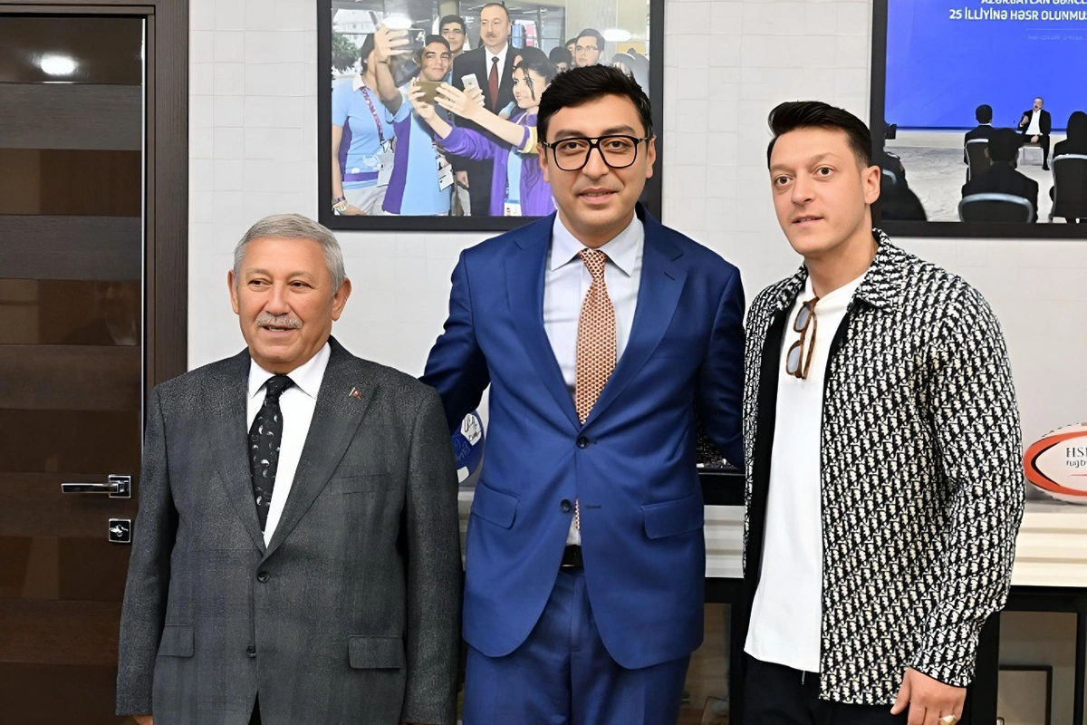 Almaniya millisinin sabiq futbolçusu Mesut Özil Bakıya gəlib