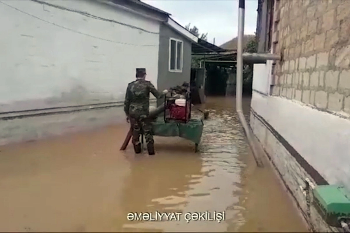 FHN: Hacıqabulda su basan ərazilərdə tədbirlər fasiləsiz davam etdirilir