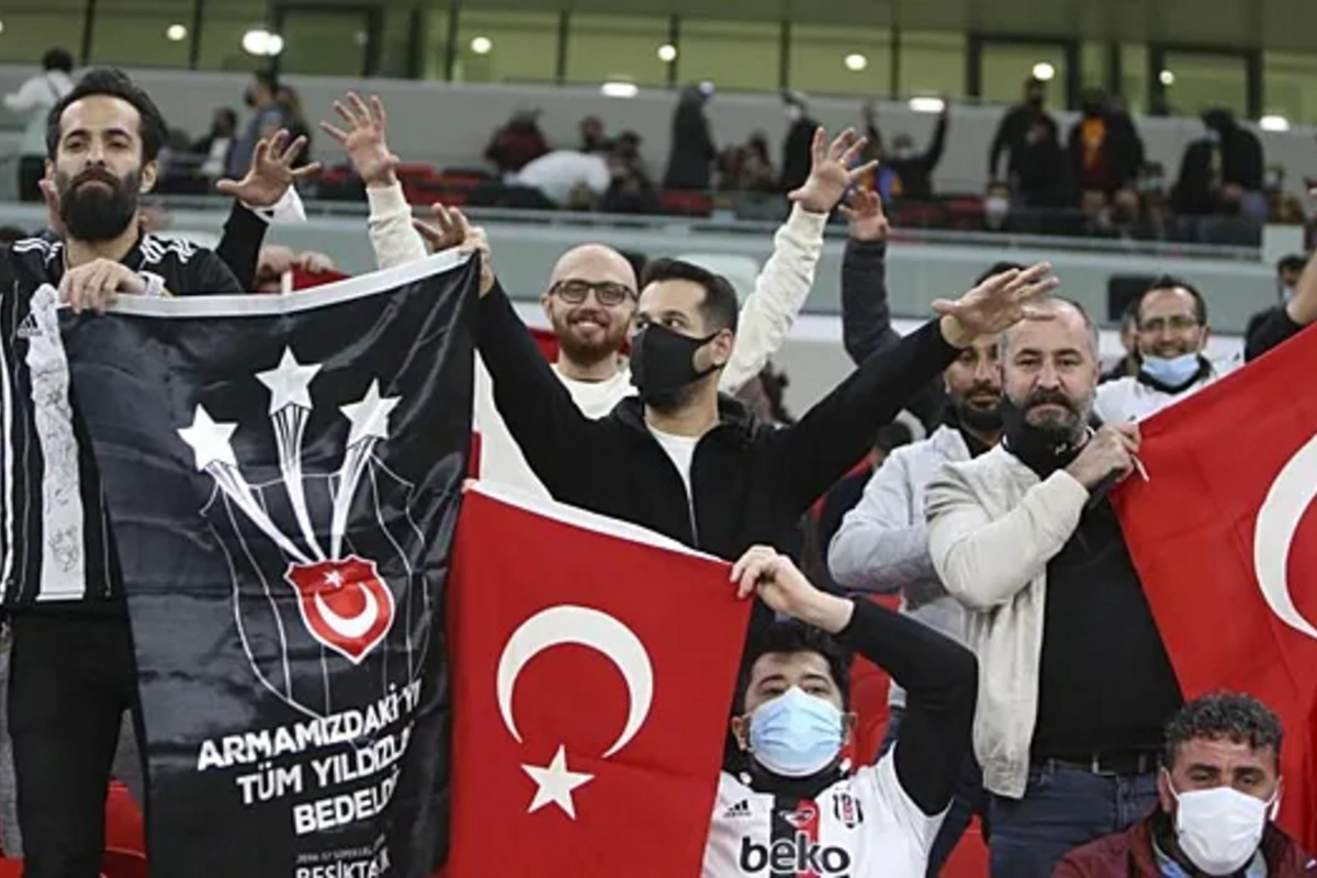 Fransadan Beşiktaş azarkeşlərinə sərt qadağa