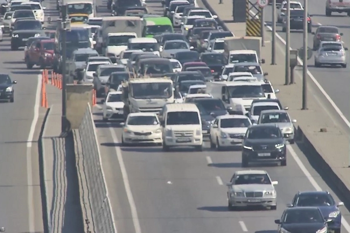 Bakıda yol qəzası olub, sıxlıq yaranıb