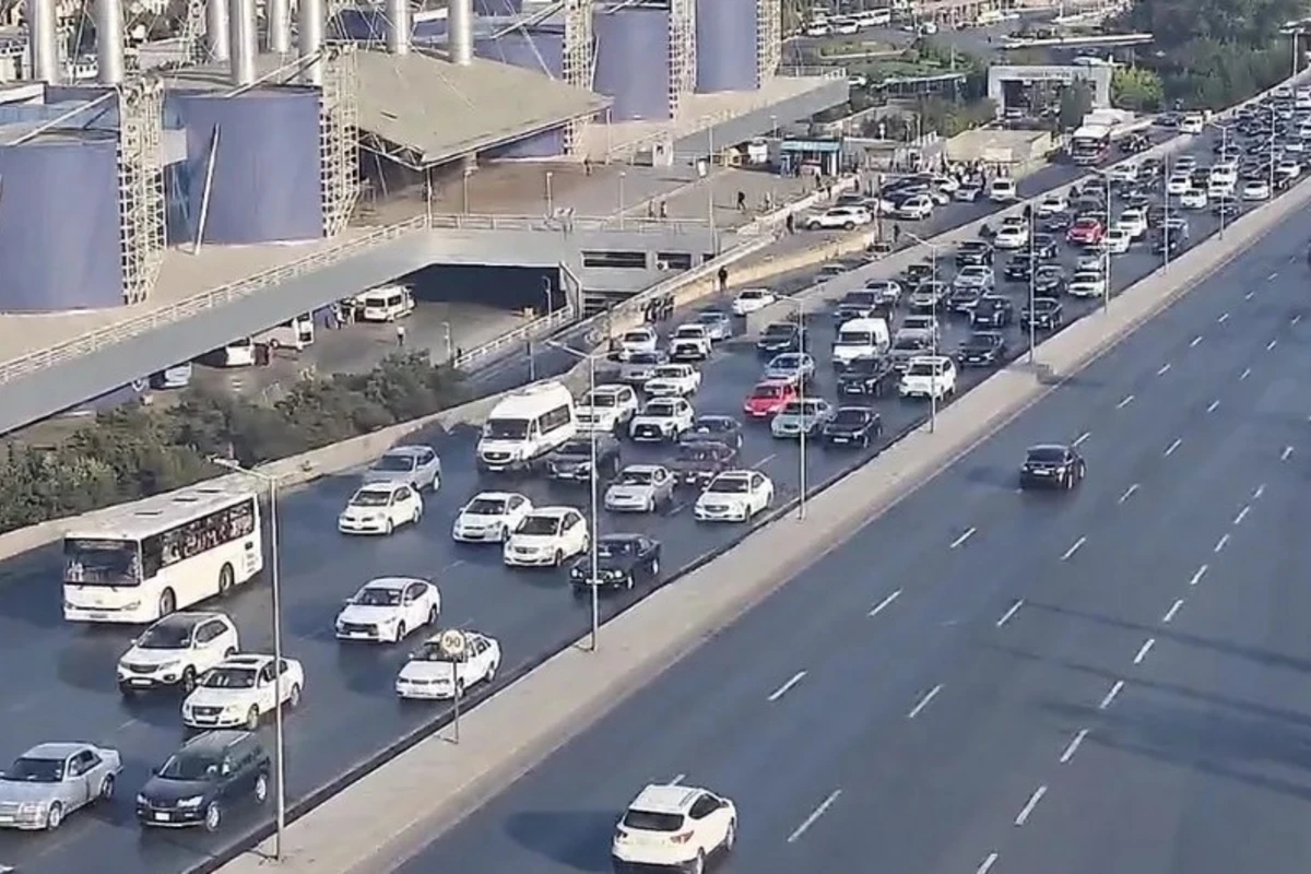 Bakıda tıxac olan yollar açıqlandı