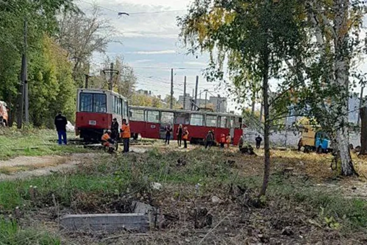 Rusiyada yolu qısaltmaq istəyən sürücü tramvayla qəza törətdi