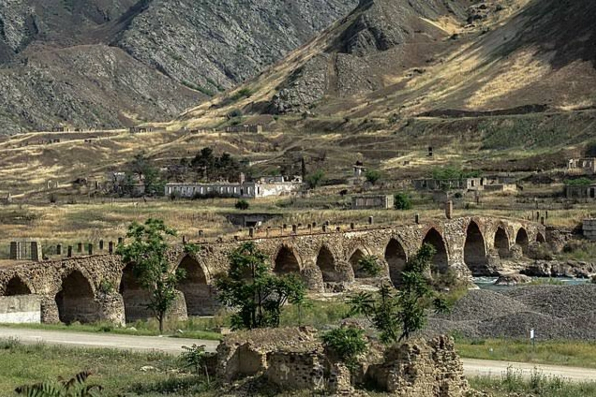 Birinci mərhələdə Cəbrayılın Horovlu kəndinə 1395 nəfərin köçürülməsi nəzərdə tutulur