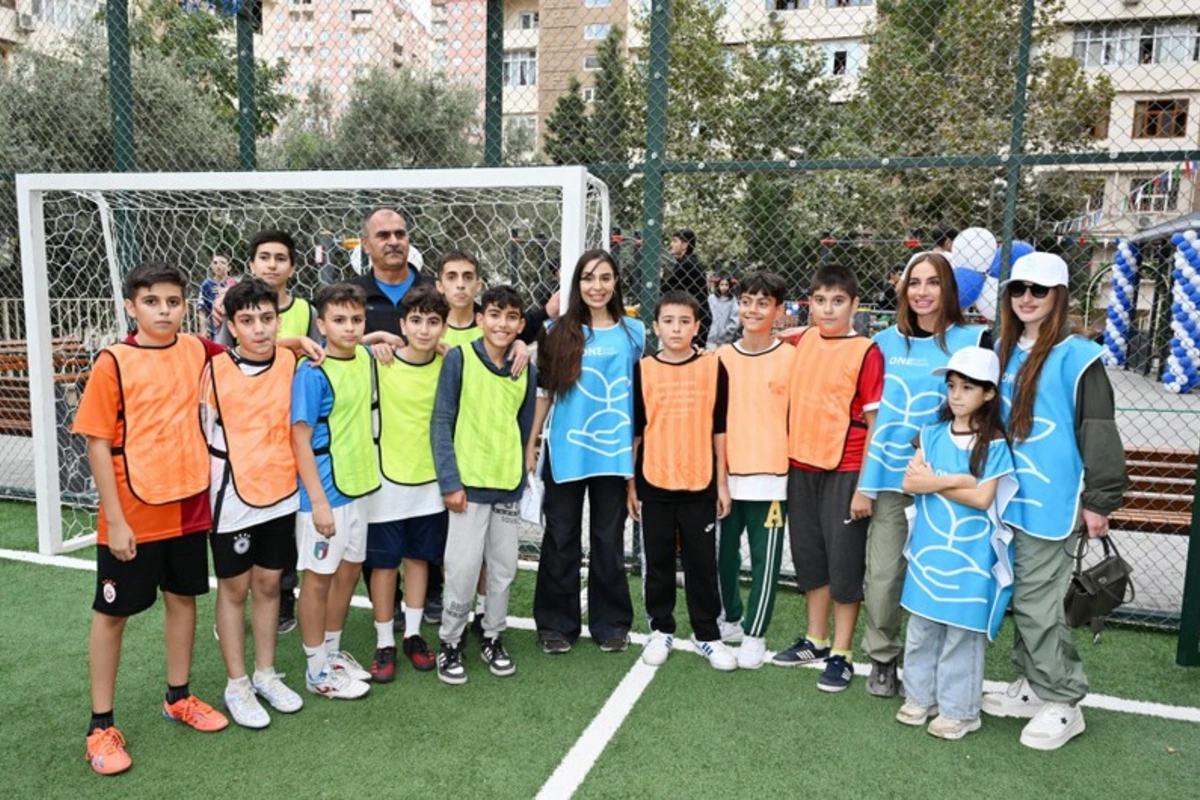 Bakıda yenilənmiş növbəti həyət sakinlərin istifadəsinə verilib