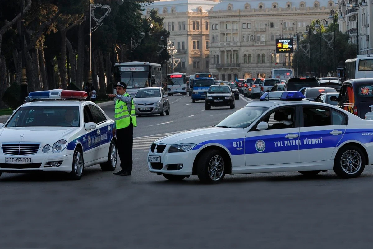 В Баку на ряде улиц и проспектов будет изменено направление движения транспорта