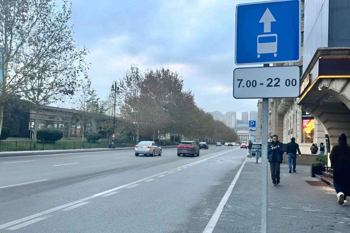 Bakıda avtobus zolağının qüvvədə olma vaxtını bildirən yol nişanlarının quraşdırılmasına başlanılıb