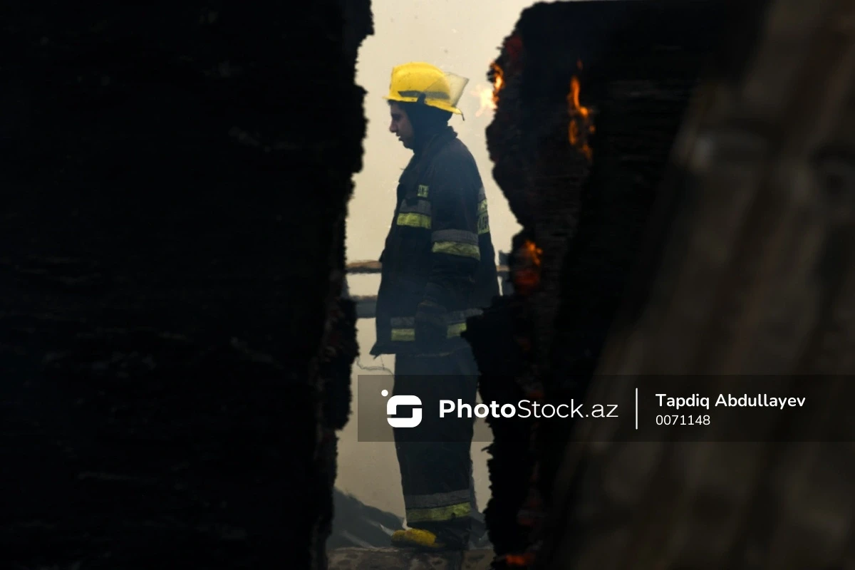 Сильный пожар в торговом центре в Азербайджане