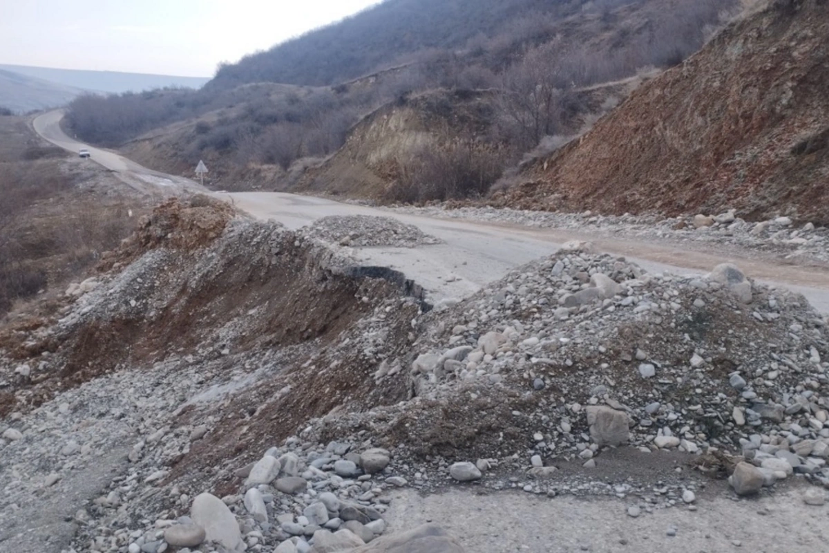 Şamaxıda torpaq sürüşməsi olub