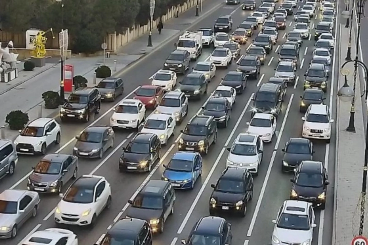 Bakıda tıxac olan yollar açıqlanıb