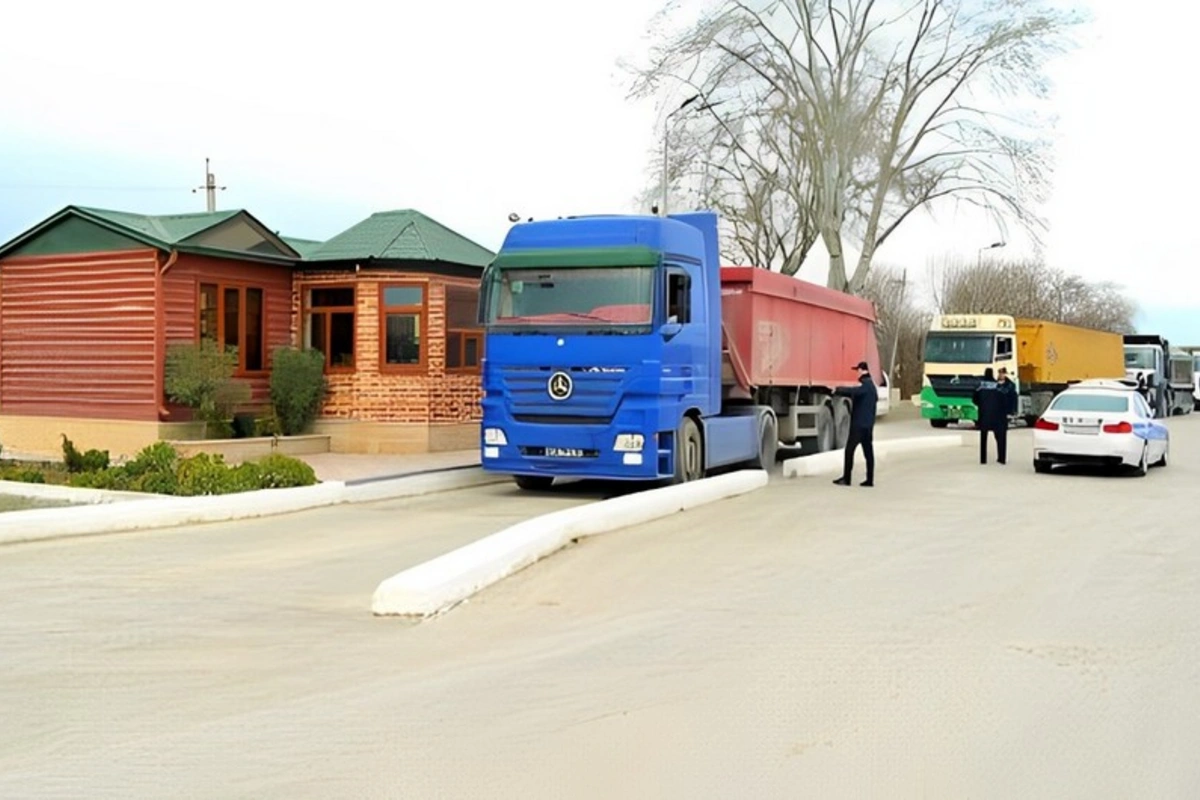 Yol polisi yükdaşıma fəaliyyəti göstərən şəxslərə müraciət edib