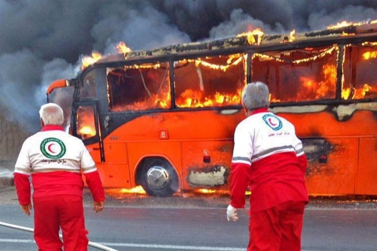 İranda avtobus yanacaq tankeri ilə toqquşub: 10-a yaxın ölən var